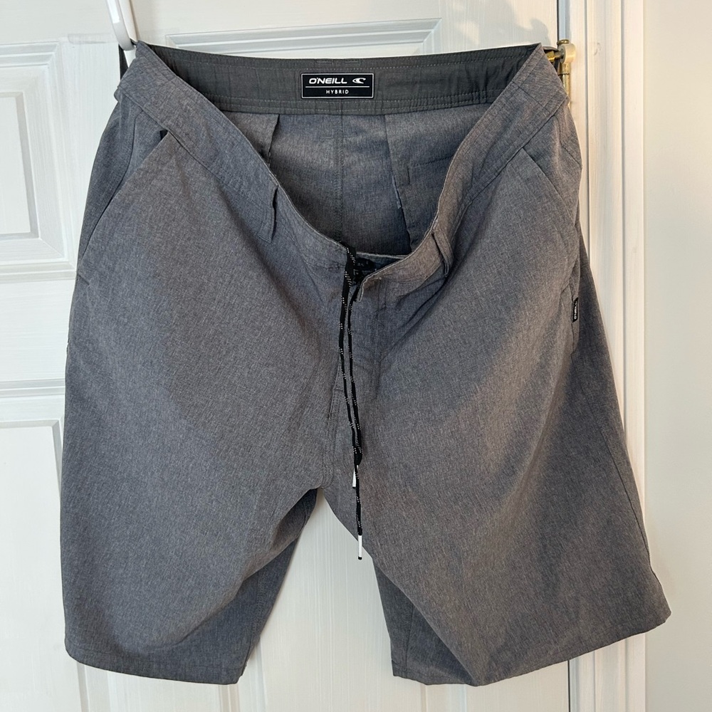 NWOT O'Neill Men's Grey Hybrid Shorts size 34. 20-21” length. never worn